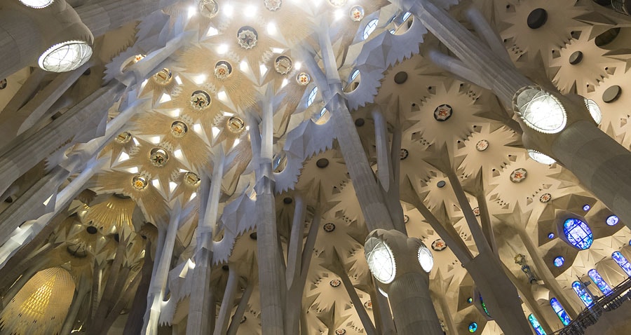 Im Innern der Sagrada Família. - © Foto: Peter | peteraroundtheworld.com